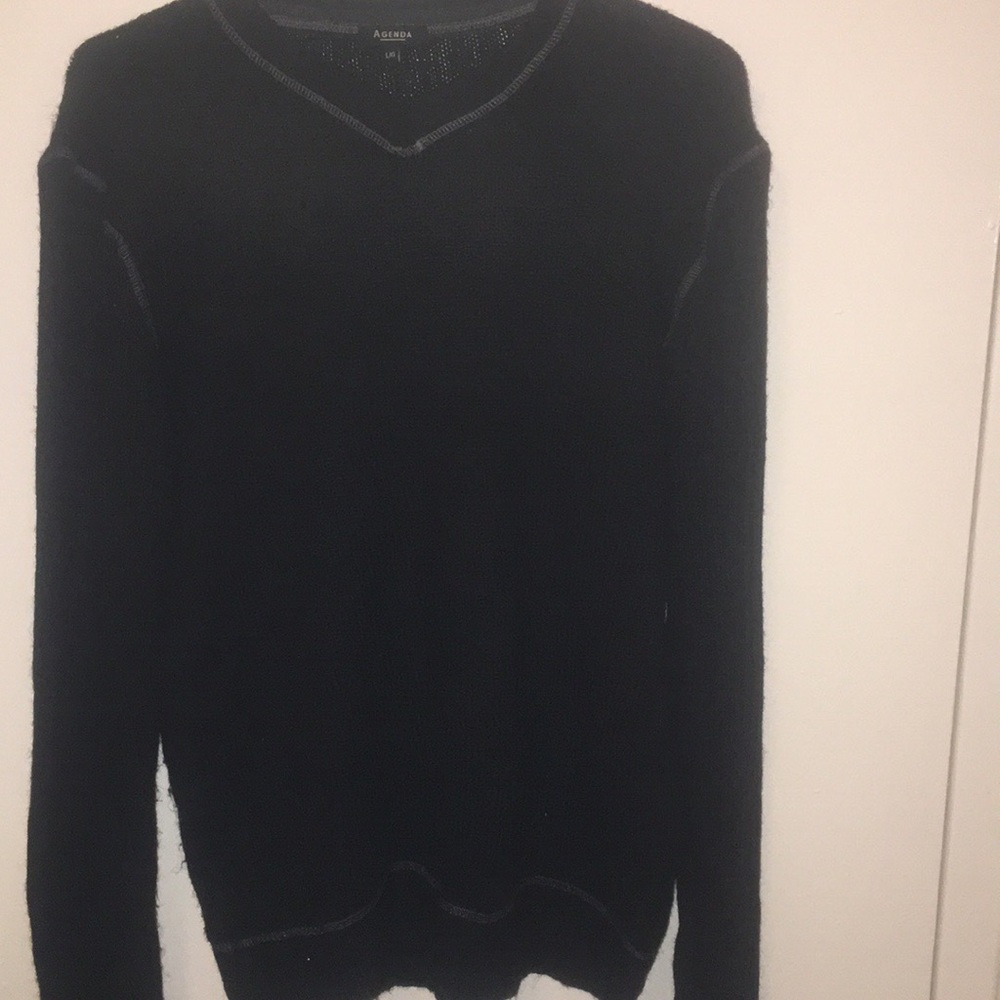 Long sleeve V neck